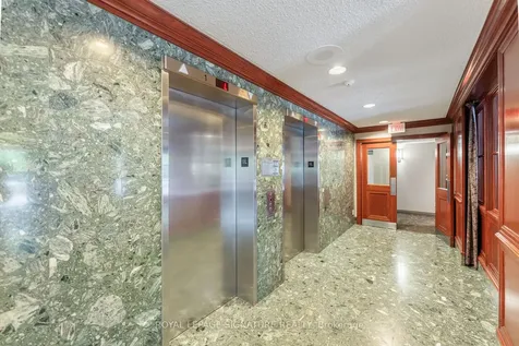 880 Dundas Street W Mississauga ON L5C 4H3