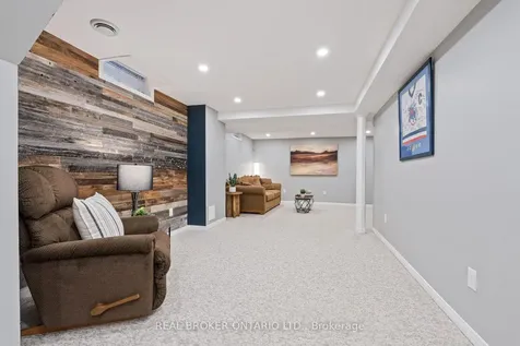 15 Smith Drive Halton Hills ON L7G 5K7