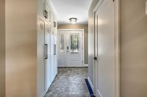 1898 Waterdown Road Burlington ON L7P 0T2