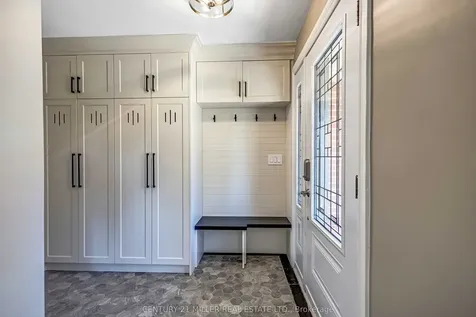 1898 Waterdown Road Burlington ON L7P 0T2