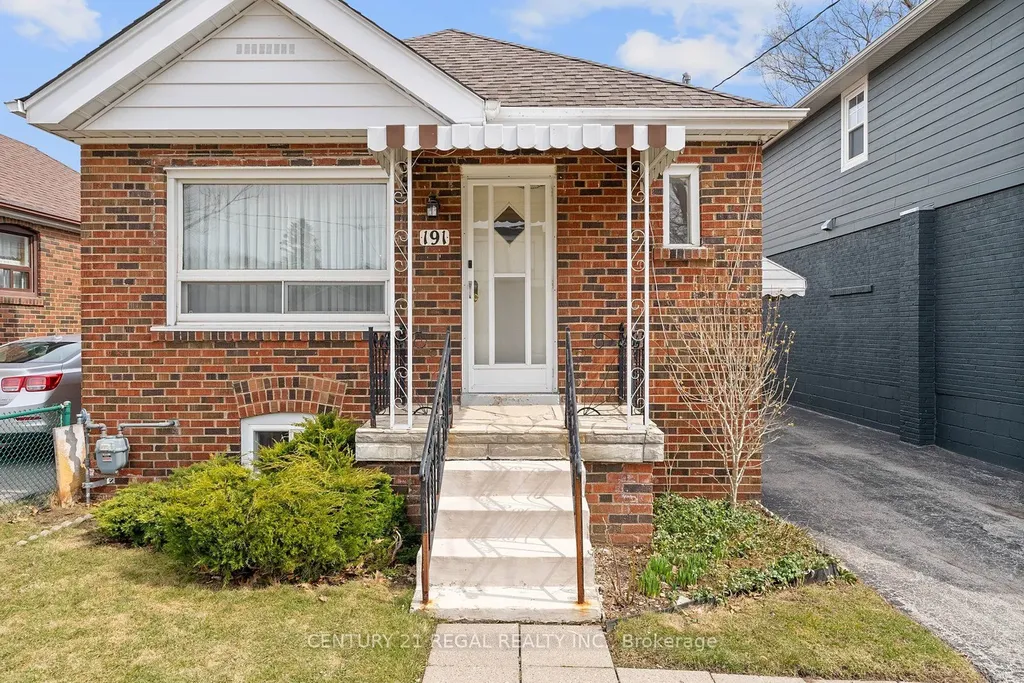 191 Alderbrae Avenue Toronto ON M8W 4K4