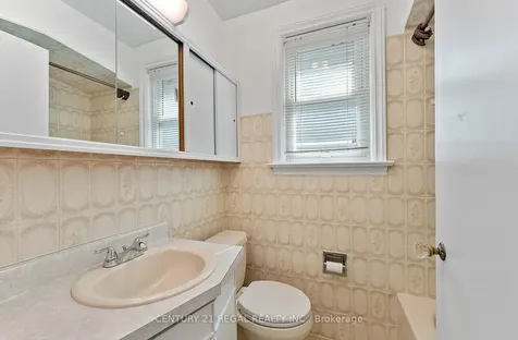 191 Alderbrae Avenue Toronto ON M8W 4K4