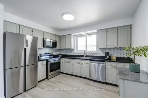 2405 Malcom Crescent Burlington ON L7P 3Y5