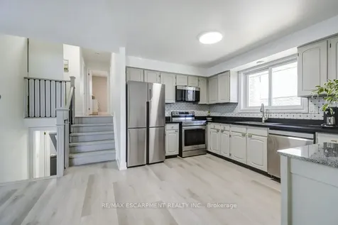 2405 Malcom Crescent Burlington ON L7P 3Y5
