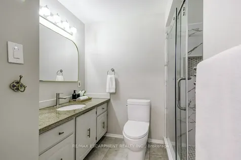 2405 Malcom Crescent Burlington ON L7P 3Y5