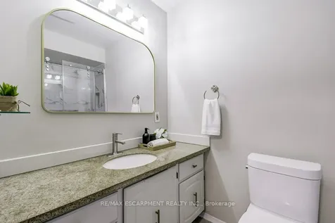 2405 Malcom Crescent Burlington ON L7P 3Y5