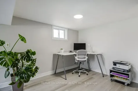 2405 Malcom Crescent Burlington ON L7P 3Y5