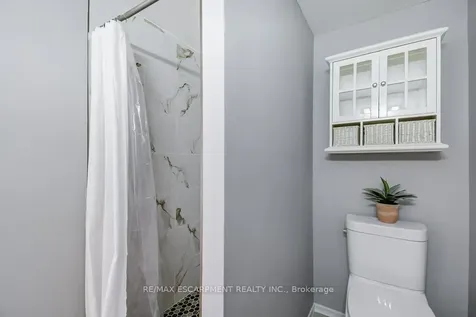 2405 Malcom Crescent Burlington ON L7P 3Y5