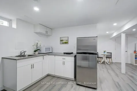 2405 Malcom Crescent Burlington ON L7P 3Y5