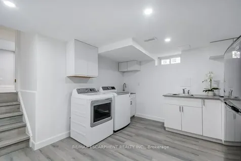 2405 Malcom Crescent Burlington ON L7P 3Y5