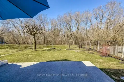 2405 Malcom Crescent Burlington ON L7P 3Y5