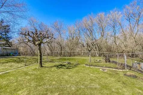 2405 Malcom Crescent Burlington ON L7P 3Y5