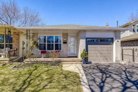 2405 Malcom Crescent Burlington ON L7P 3Y5