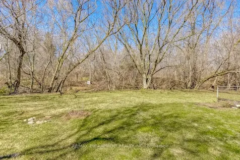 2405 Malcom Crescent Burlington ON L7P 3Y5