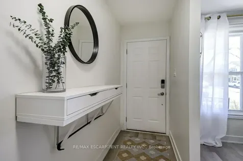 2405 Malcom Crescent Burlington ON L7P 3Y5