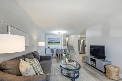 2405 Malcom Crescent Burlington ON L7P 3Y5