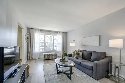 2405 Malcom Crescent Burlington ON L7P 3Y5