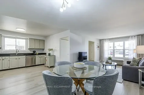 2405 Malcom Crescent Burlington ON L7P 3Y5