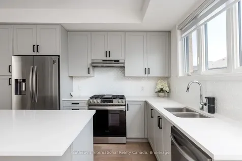 1492 Yellow Rose Circle Oakville ON L6M 4G3