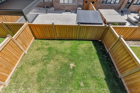 1492 Yellow Rose Circle Oakville ON L6M 4G3