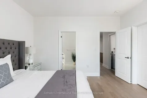 1492 Yellow Rose Circle Oakville ON L6M 4G3