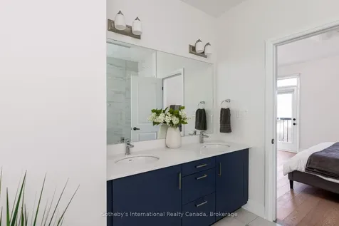 1492 Yellow Rose Circle Oakville ON L6M 4G3