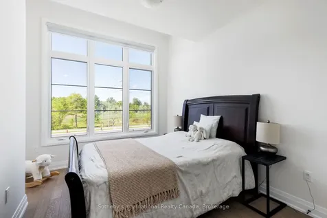 1492 Yellow Rose Circle Oakville ON L6M 4G3