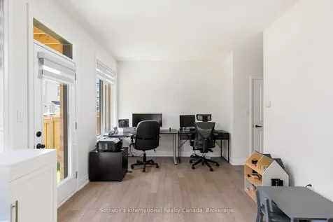1492 Yellow Rose Circle Oakville ON L6M 4G3