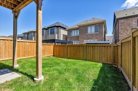 1492 Yellow Rose Circle Oakville ON L6M 4G3