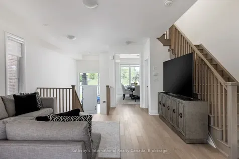 1492 Yellow Rose Circle Oakville ON L6M 4G3