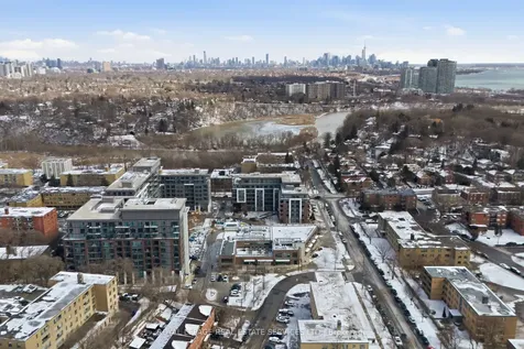 10 Neighbourhood Lane Toronto ON M8Y 0A4