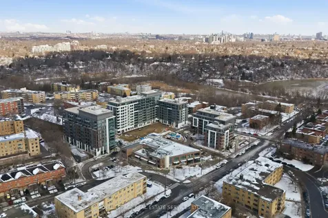 10 Neighbourhood Lane Toronto ON M8Y 0A4