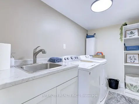 841 Coulson Avenue Milton ON L9T 4K3