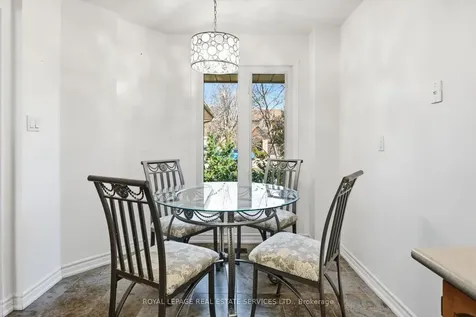 2202 Margot Street Oakville ON L6H 3M1