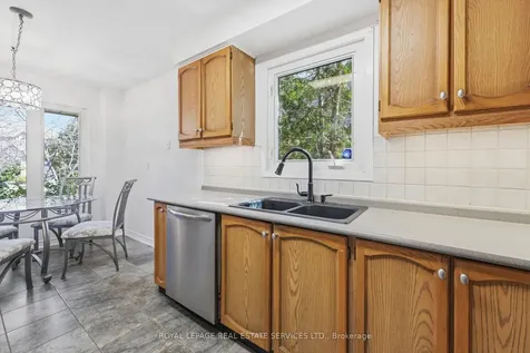 2202 Margot Street Oakville ON L6H 3M1