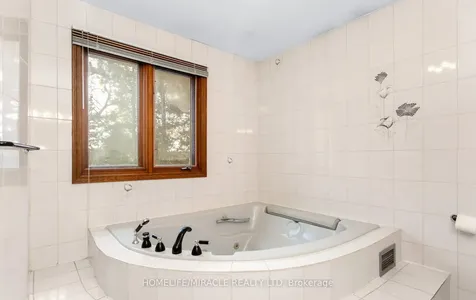 85 Harlow Crescent Toronto ON M9V 2Y8