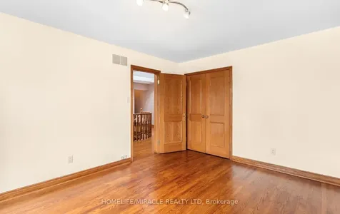85 Harlow Crescent Toronto ON M9V 2Y8