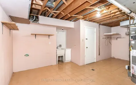 85 Harlow Crescent Toronto ON M9V 2Y8