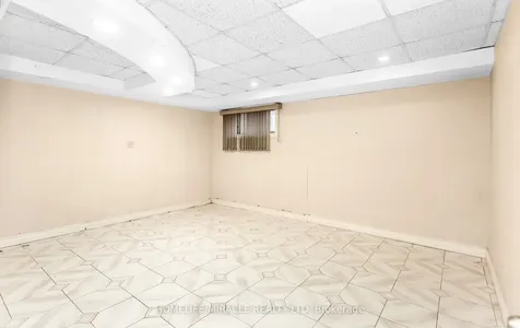 85 Harlow Crescent Toronto ON M9V 2Y8