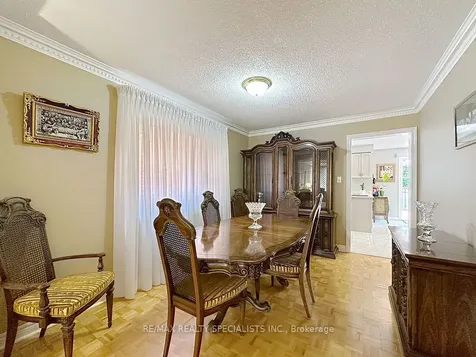 9 Siesta Court Brampton ON L6R 1P2