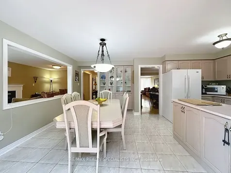 9 Siesta Court Brampton ON L6R 1P2