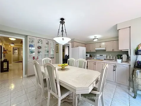 9 Siesta Court Brampton ON L6R 1P2