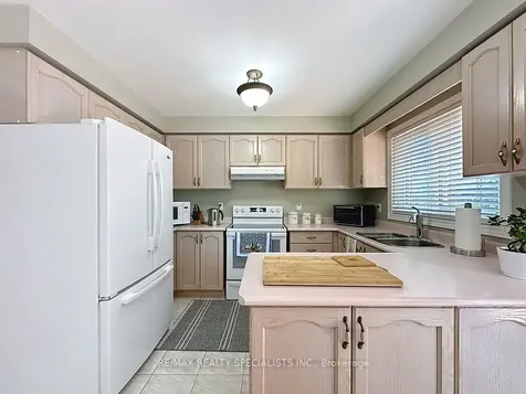 9 Siesta Court Brampton ON L6R 1P2