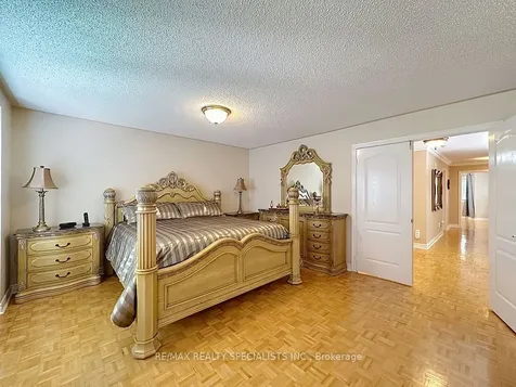 9 Siesta Court Brampton ON L6R 1P2