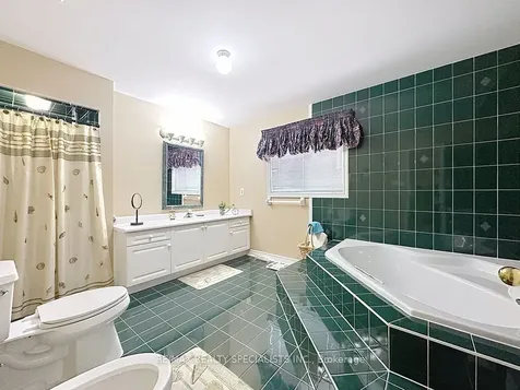 9 Siesta Court Brampton ON L6R 1P2