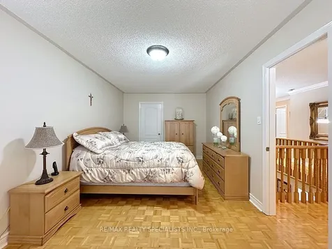 9 Siesta Court Brampton ON L6R 1P2