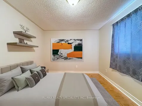 9 Siesta Court Brampton ON L6R 1P2
