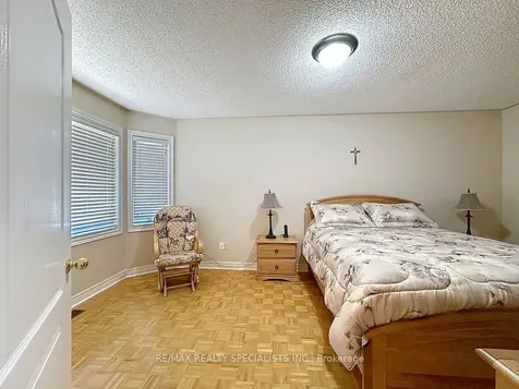 9 Siesta Court Brampton ON L6R 1P2
