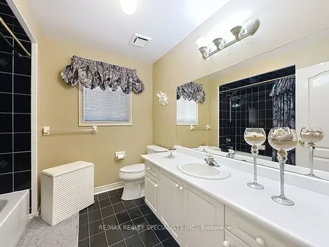 9 Siesta Court Brampton ON L6R 1P2
