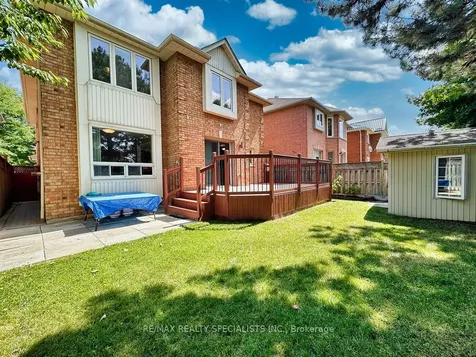 9 Siesta Court Brampton ON L6R 1P2